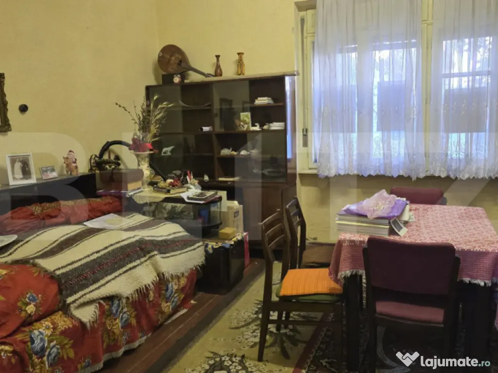 Casa de vanzare, 6 camere, 137 mp, teren 579 mp, zona semice