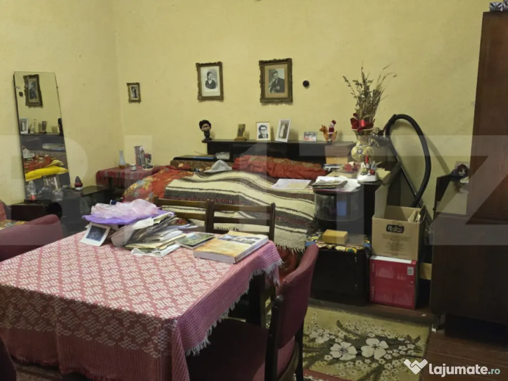 Casa de vanzare, 6 camere, 137 mp, teren 579 mp, zona semice