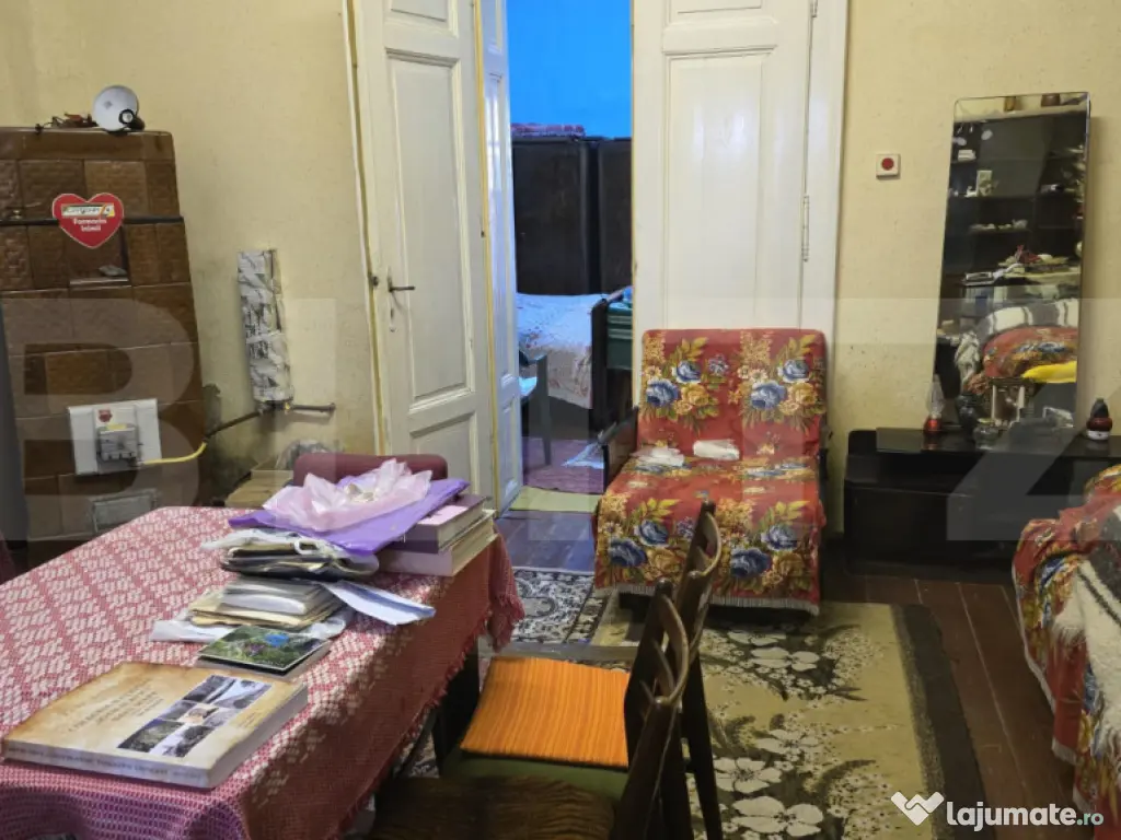 Casa de vanzare, 6 camere, 137 mp, teren 579 mp, zona semice