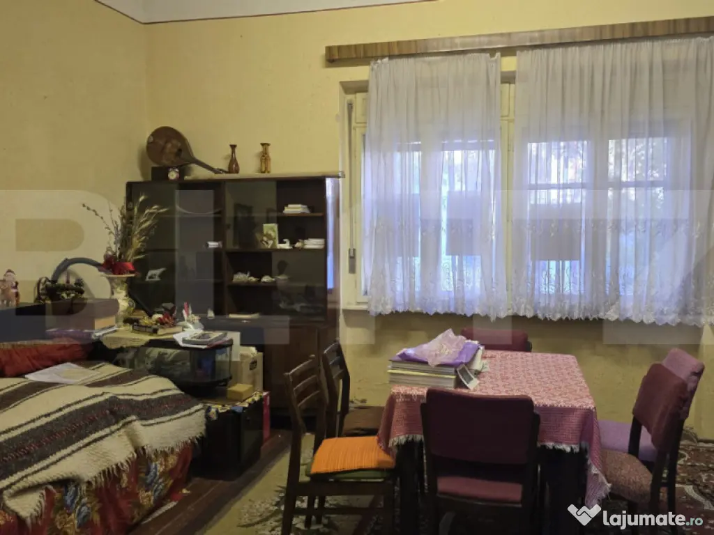 Casa de vanzare, 6 camere, 137 mp, teren 579 mp, zona semice