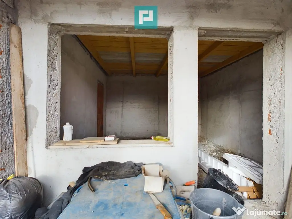 Casă cu 4 camere + anexe în Șofronea