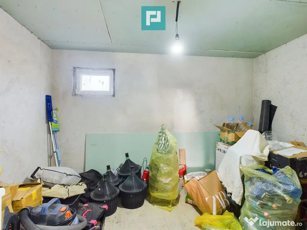 Casă cu 4 camere + anexe în Șofronea