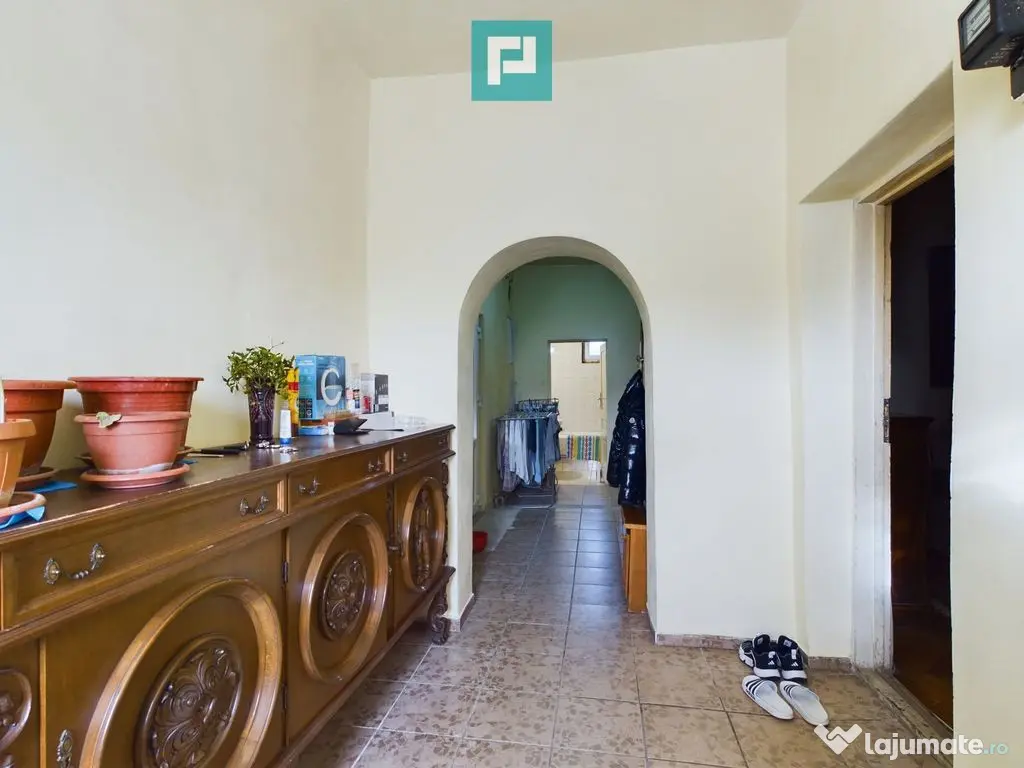 Casă cu 4 camere + anexe în Șofronea