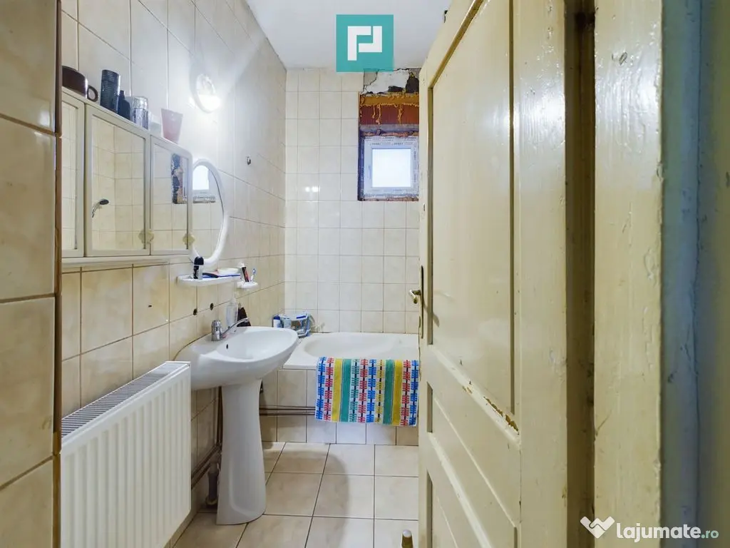 Casă cu 4 camere + anexe în Șofronea