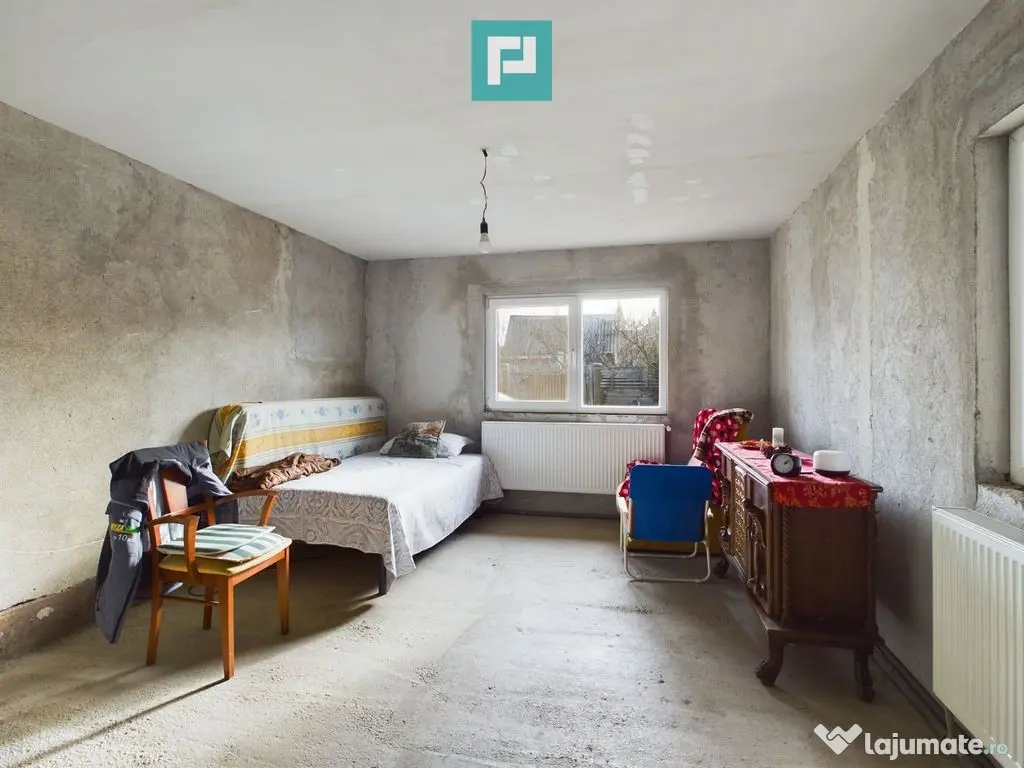 Casă cu 4 camere + anexe în Șofronea