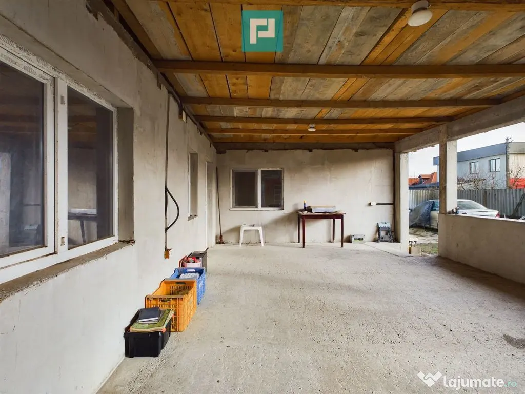 Casă cu 4 camere + anexe în Șofronea
