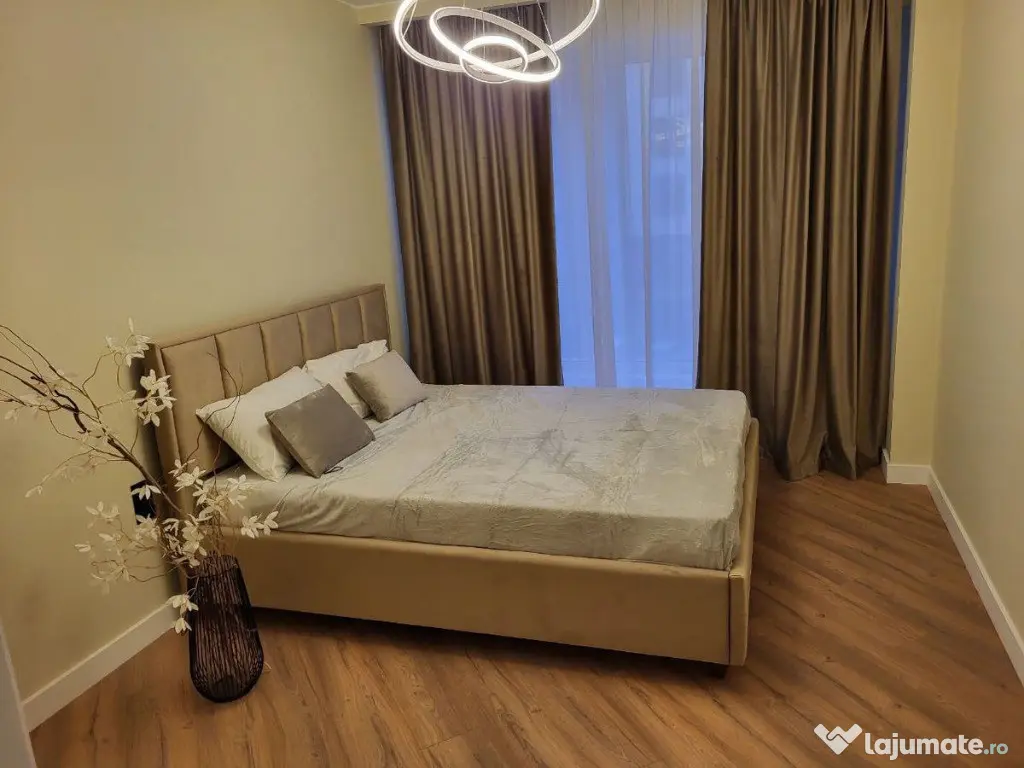 Va propunem spre inchiriere un apartament situat in zona Carierei