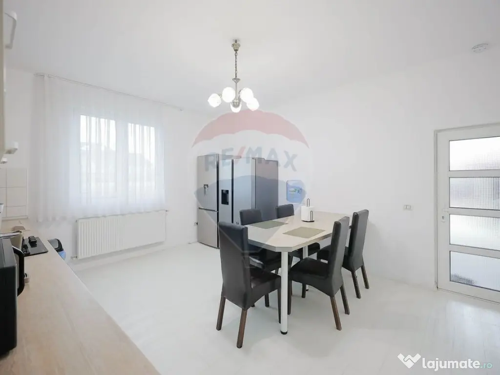 Casǎ cu piscinǎ și garaj de vânzare în Sânmartin, B... 