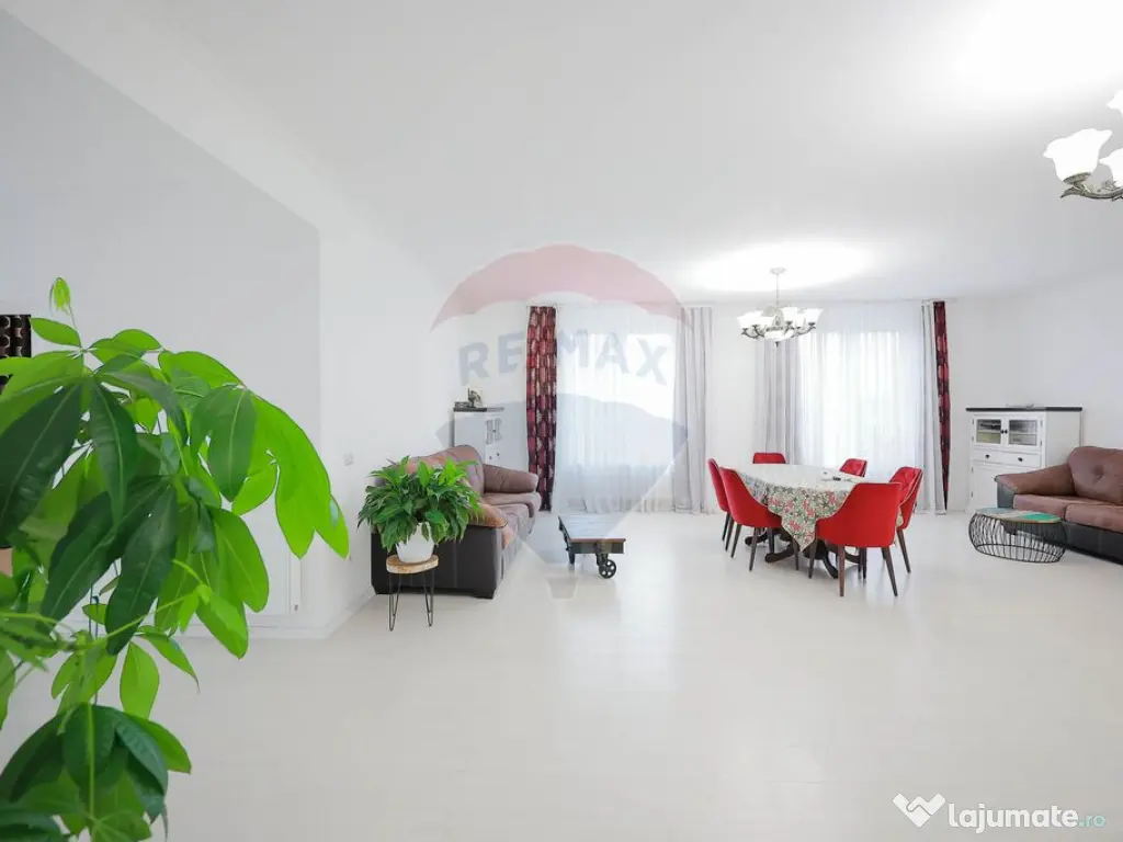 Casǎ cu piscinǎ și garaj de vânzare în Sânmartin, B... 