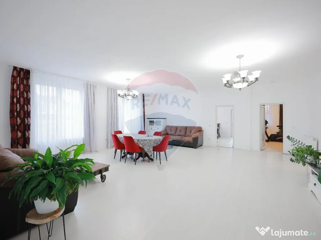 Casǎ cu piscinǎ și garaj de vânzare în Sânmartin, B... 