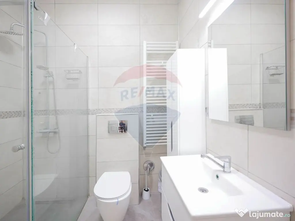 Casǎ cu piscinǎ și garaj de vânzare în Sânmartin, B... 