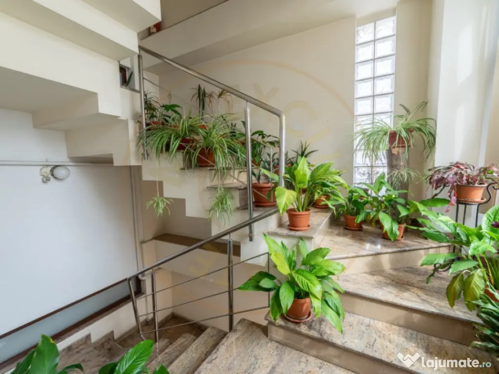 Casa P+3E+M cu spatiu comercial - ultracentral Pitesti 