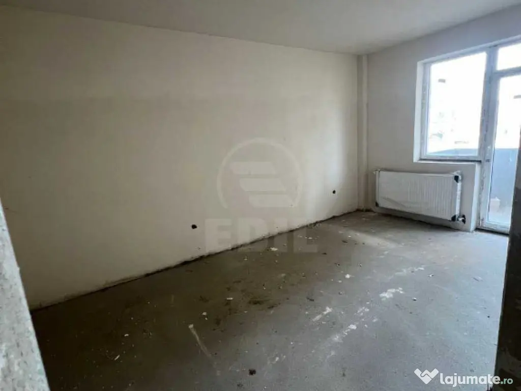 APARTAMENT SEMIDECOMANDAT