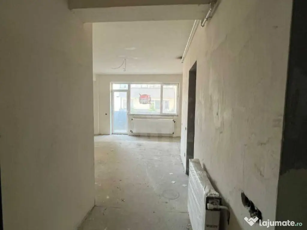 APARTAMENT SEMIDECOMANDAT