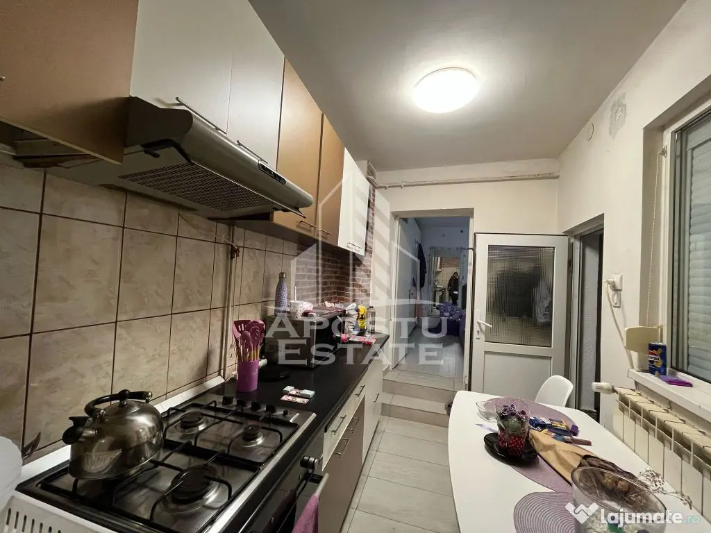 Apartament cu 1 camera, cu centrala, situat la curte comu...