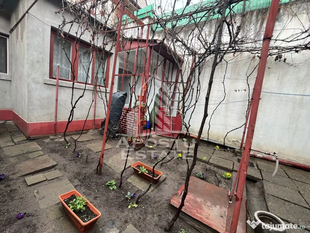 Casa cu 3 camere, curte comuna, posibilitate mansardare, ...