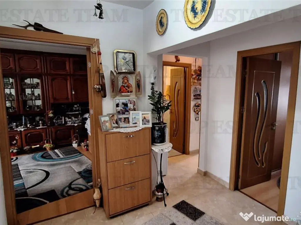 Apartament spatios 4 camere zona CET, Constanta 