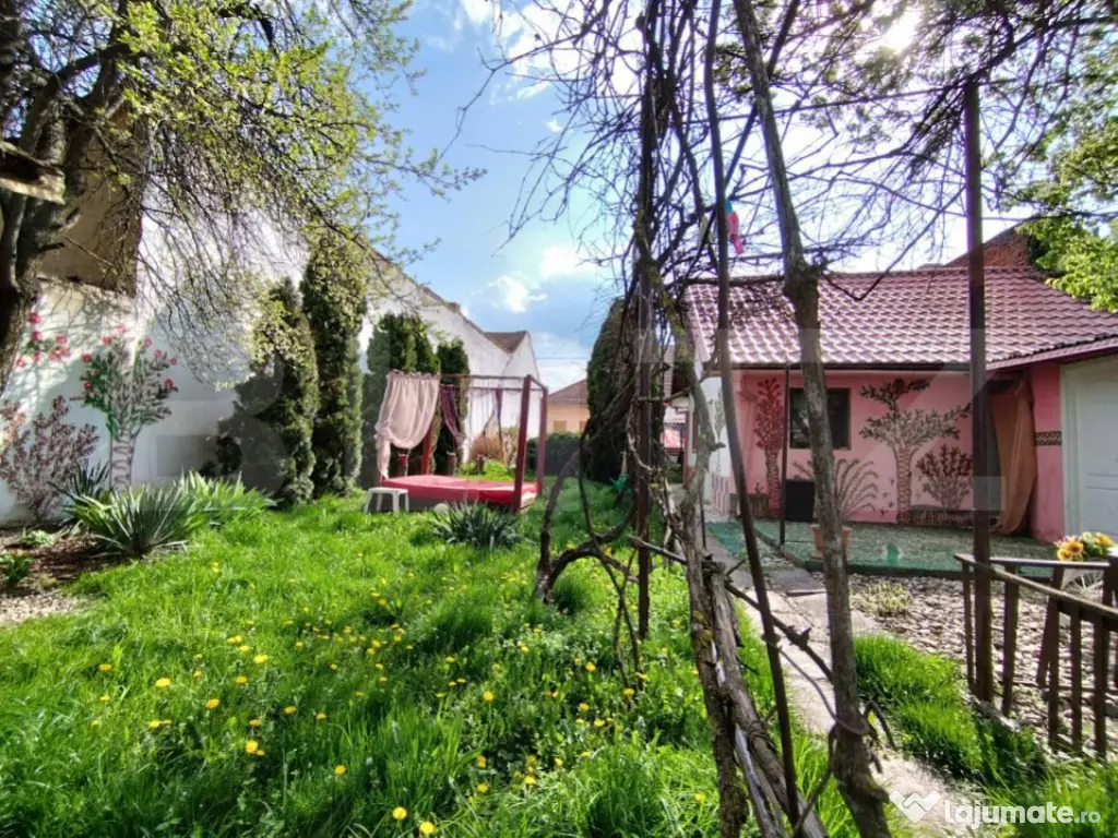 Casa cu 4 camere, 140 mp, acces auto, 902 mp teren, zona Bog