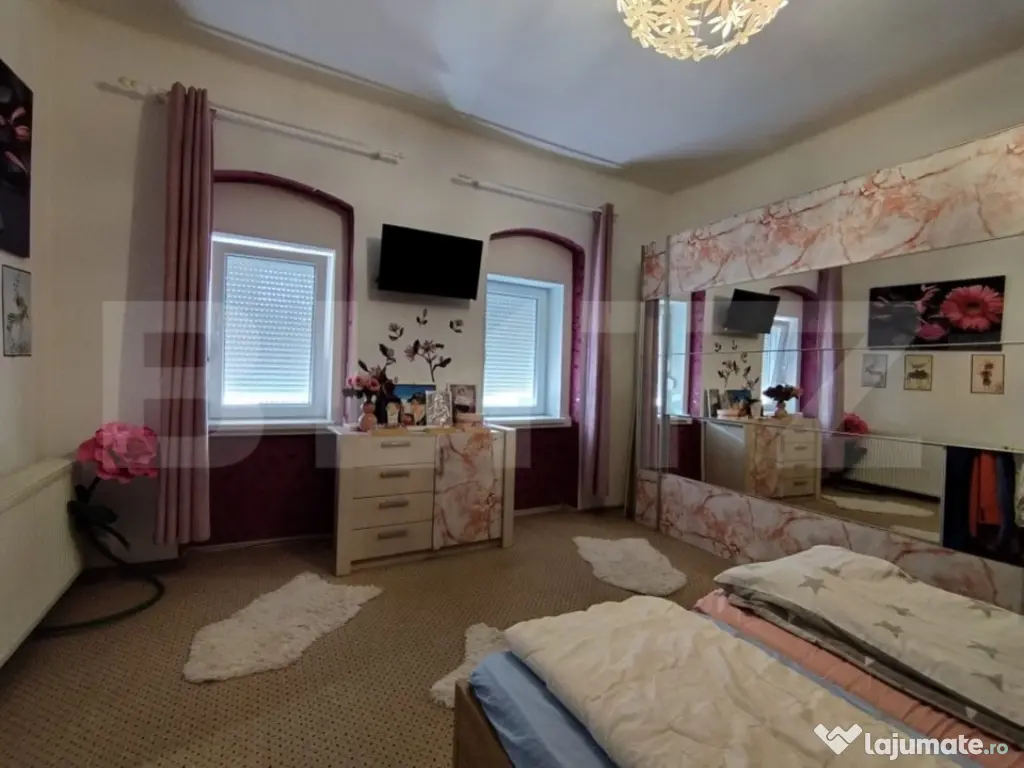 Casa cu 4 camere, 140 mp, acces auto, 902 mp teren, zona Bog