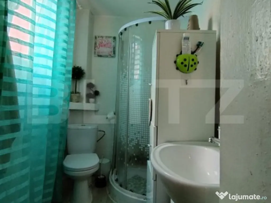 Casa cu 4 camere, 140 mp, acces auto, 902 mp teren, zona Bog