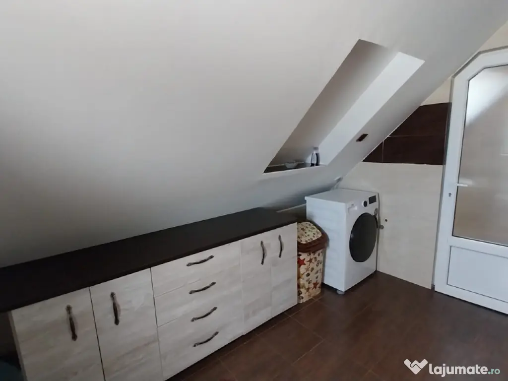 Apartament 4 camere 94 mp+terasa 17 mp Floresti central 