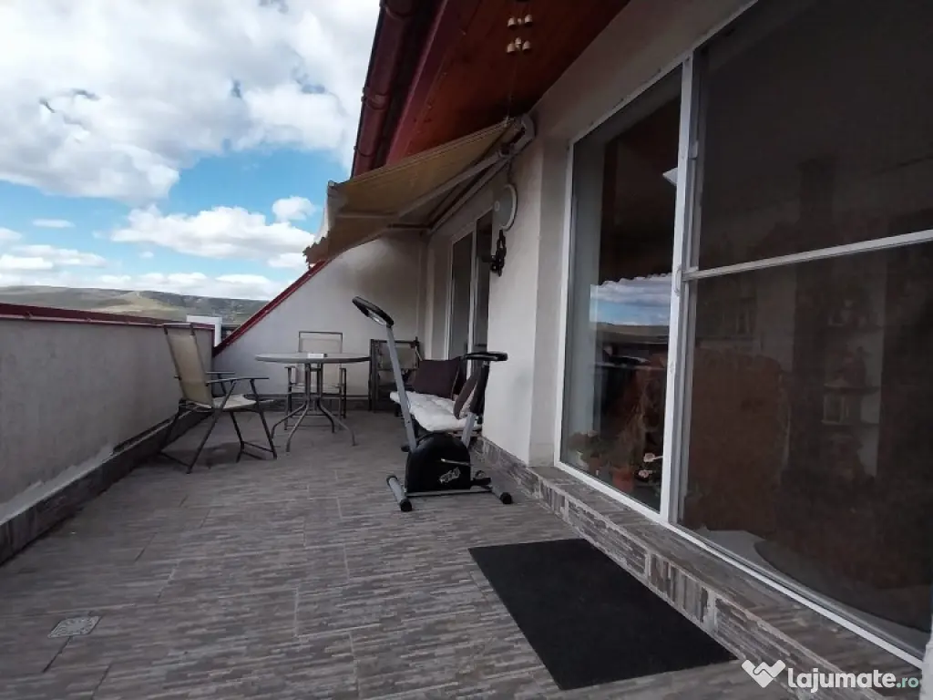 Apartament 4 camere 94 mp+terasa 17 mp Floresti central 