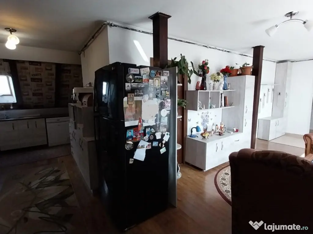 Apartament 4 camere 94 mp+terasa 17 mp Floresti central 