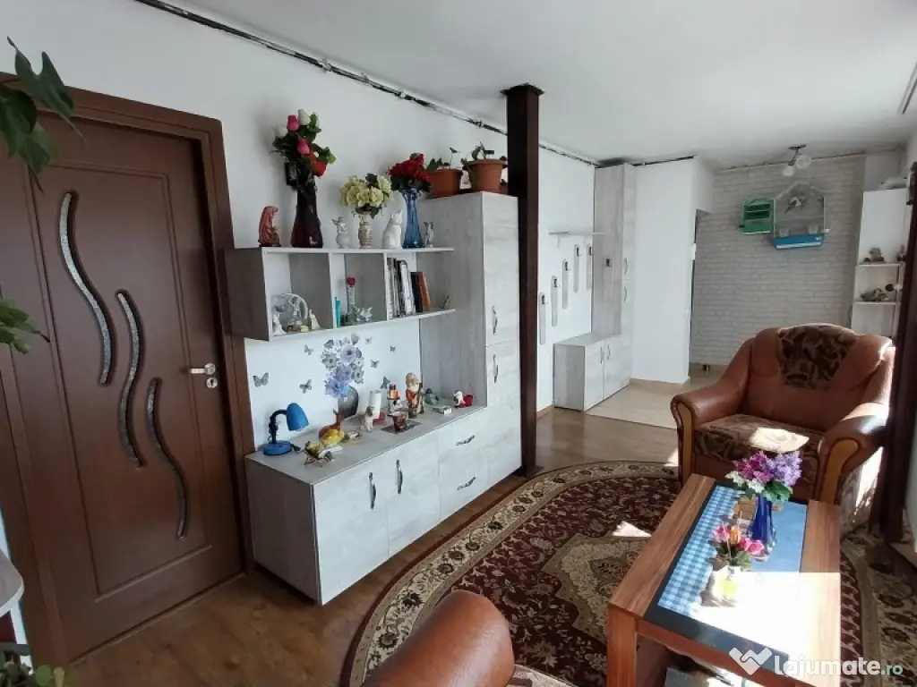 Apartament 4 camere 94 mp+terasa 17 mp Floresti central 