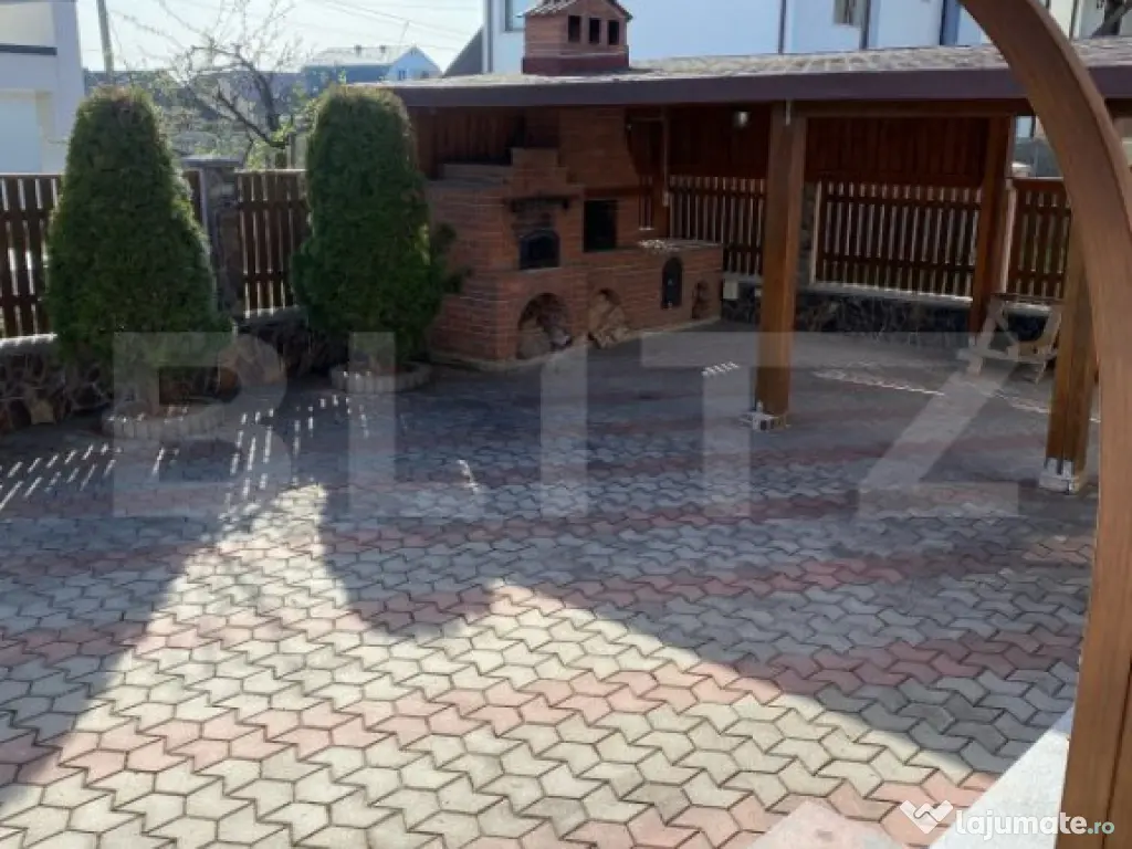 Casa de vanzare, cu 5 camere, 220 mp, zona Unirea 