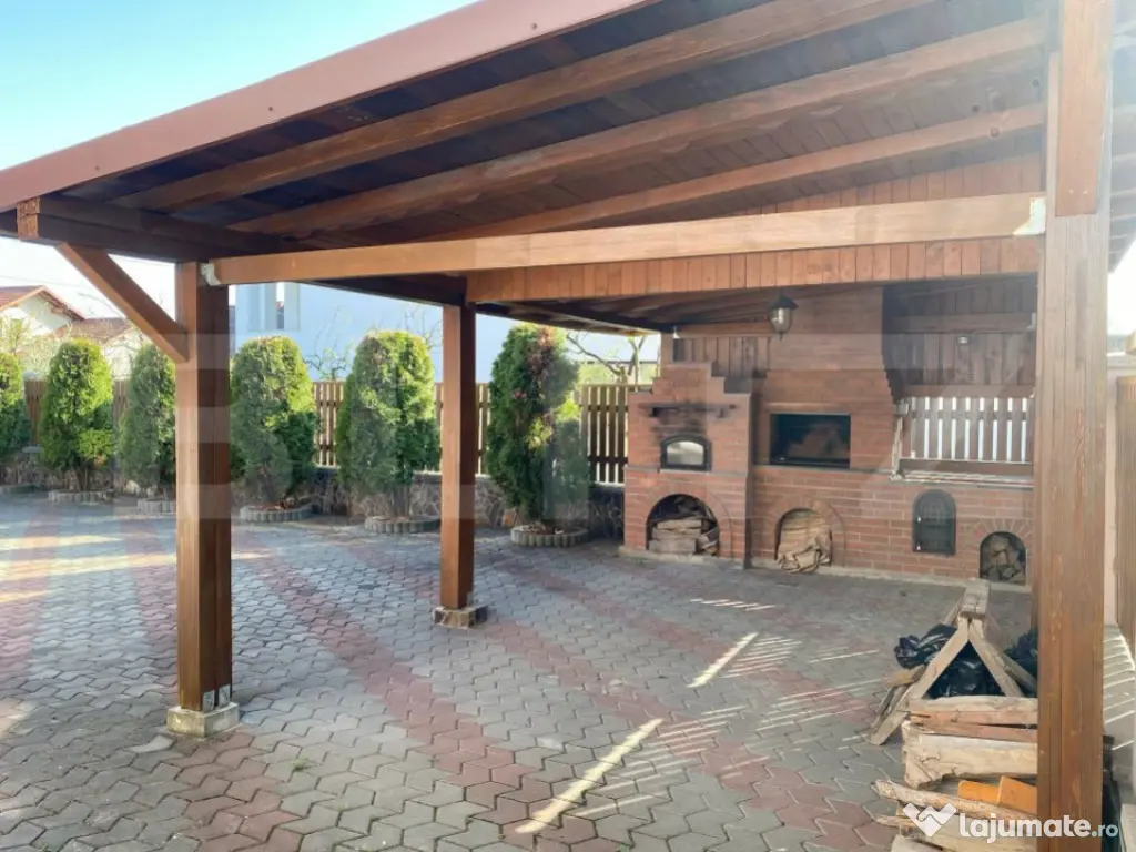 Casa de vanzare, cu 5 camere, 220 mp, zona Unirea 