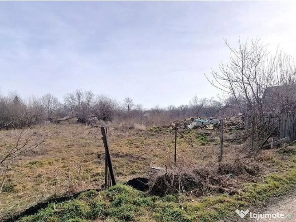 Teren intravilan 2.438mp situat în Comuna Barcanesti, Ia... 