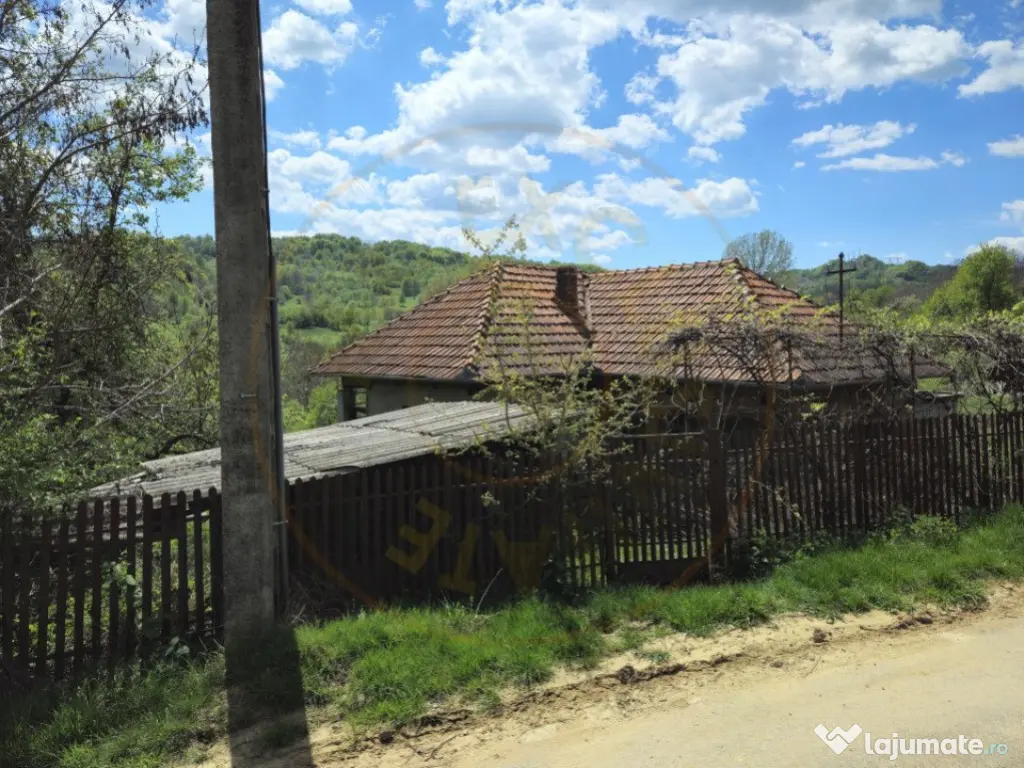 Teren 1200 mp + Casa - Comuna Arefu 