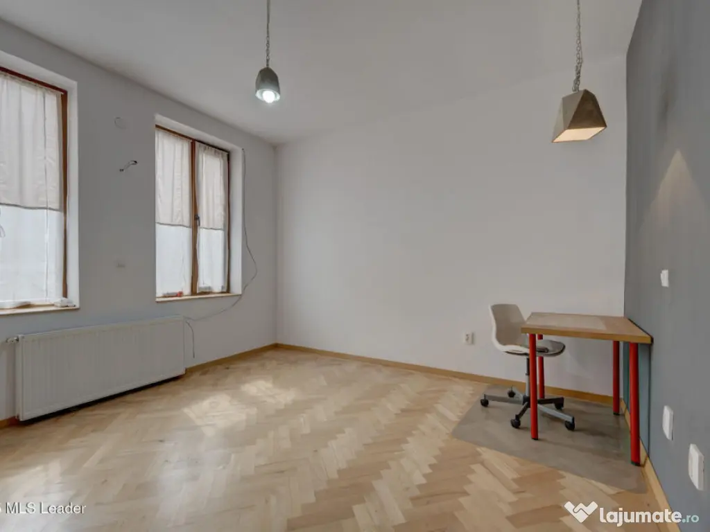 In Cartierul Evreiesc, casa 3 camere pivnita si mansarda