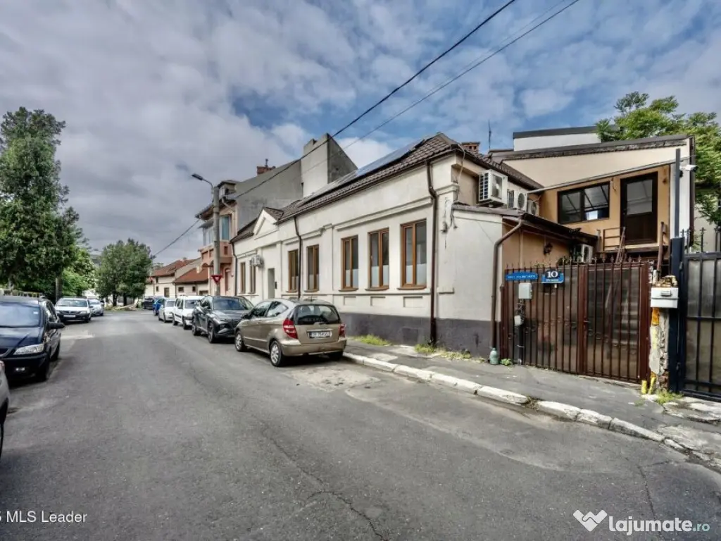 In Cartierul Evreiesc, casa 3 camere pivnita si mansarda