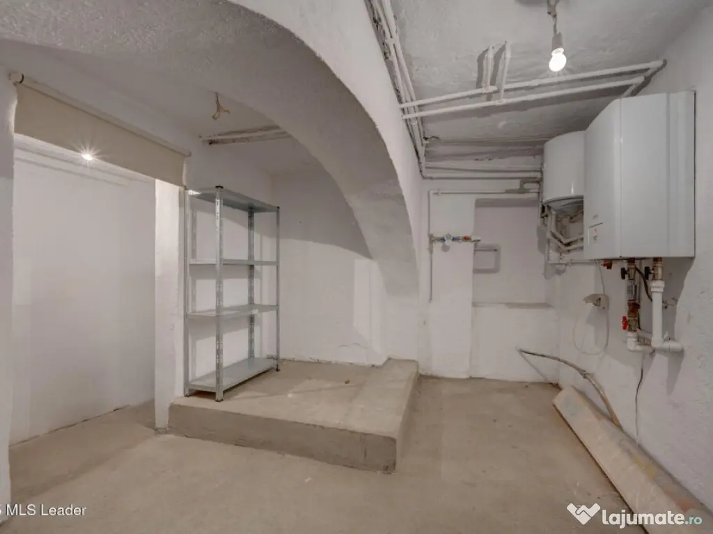 In Cartierul Evreiesc, casa 3 camere pivnita si mansarda