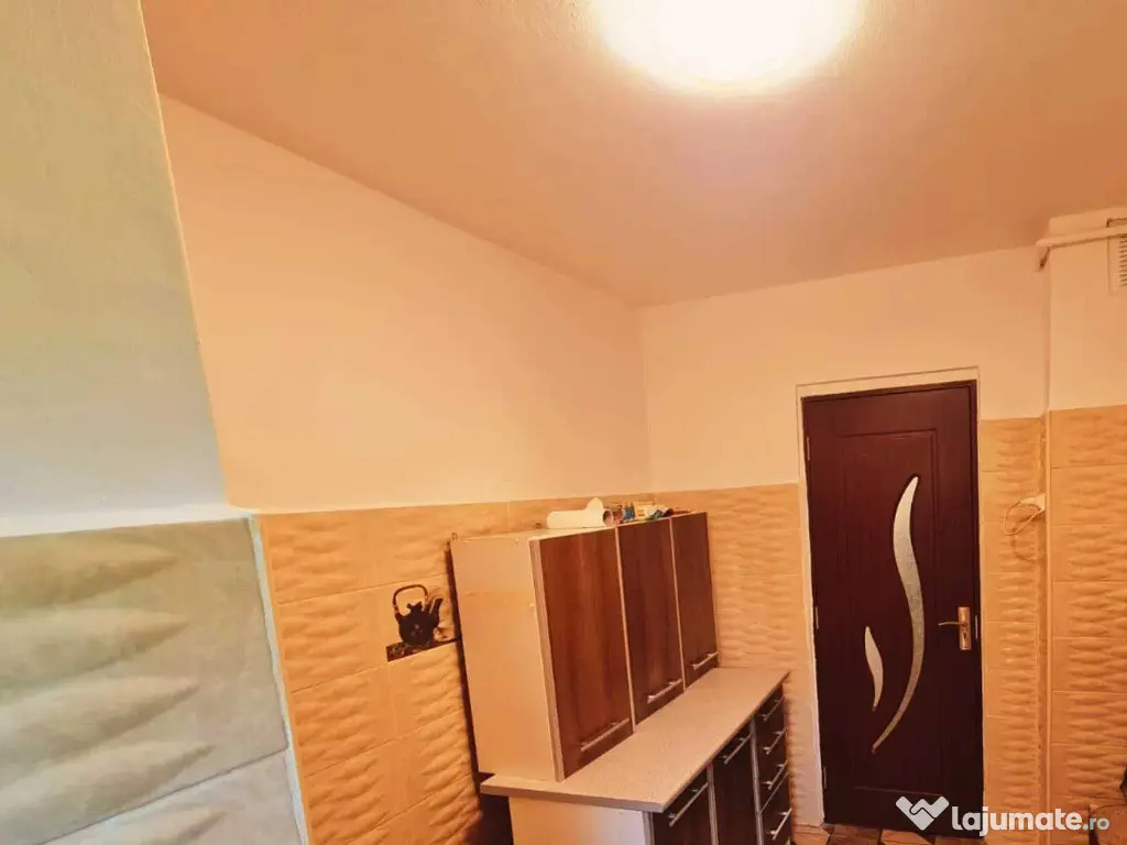 Apartament 2 camere,semidecomandat - zona Onix