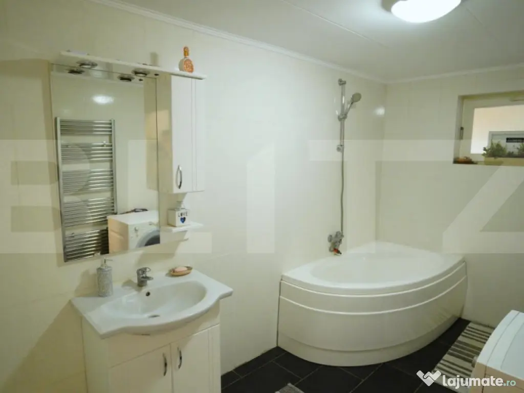 Casa de vanzare cu piscina