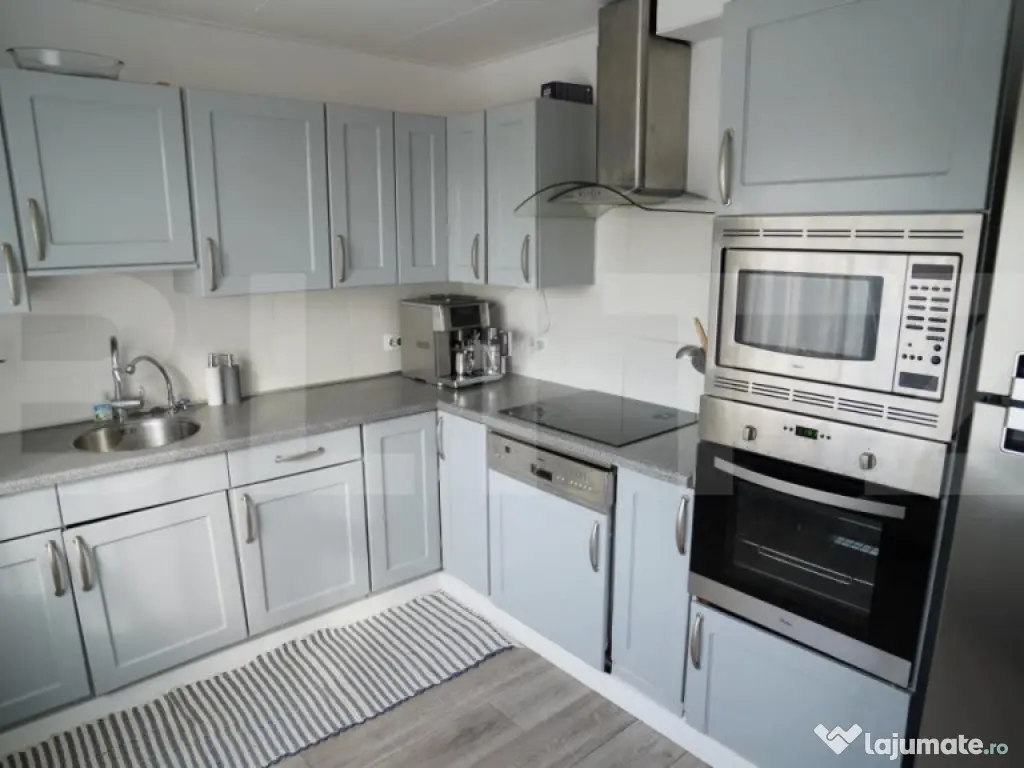 Casa de vanzare cu piscina