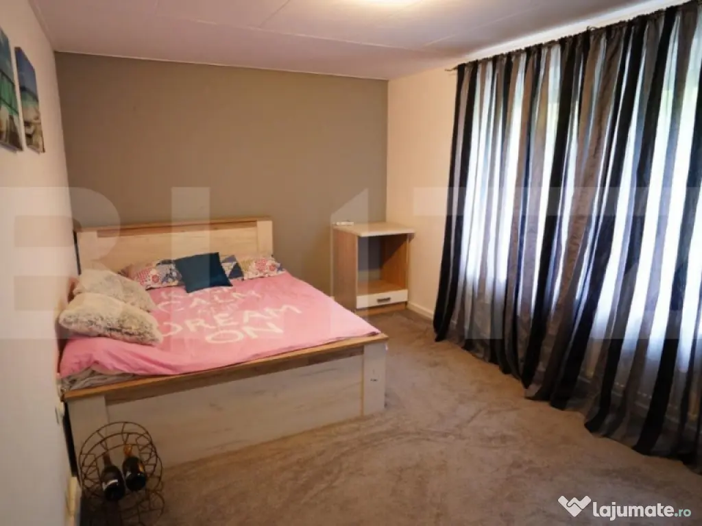 Casa de vanzare cu piscina