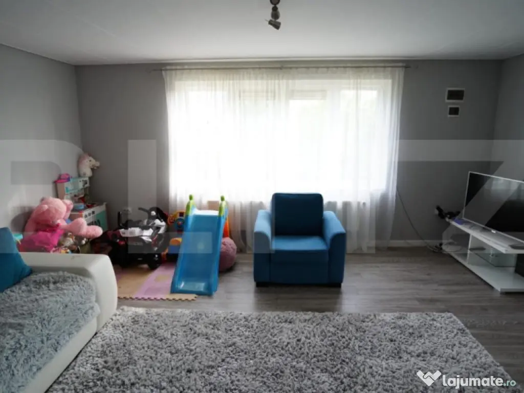 Casa de vanzare cu piscina