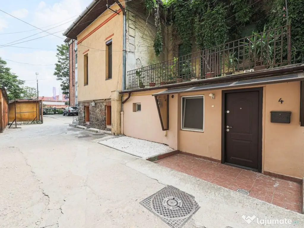 Apartament 95 mp pe Iuliu Maniu la casă, curte proprie i... 