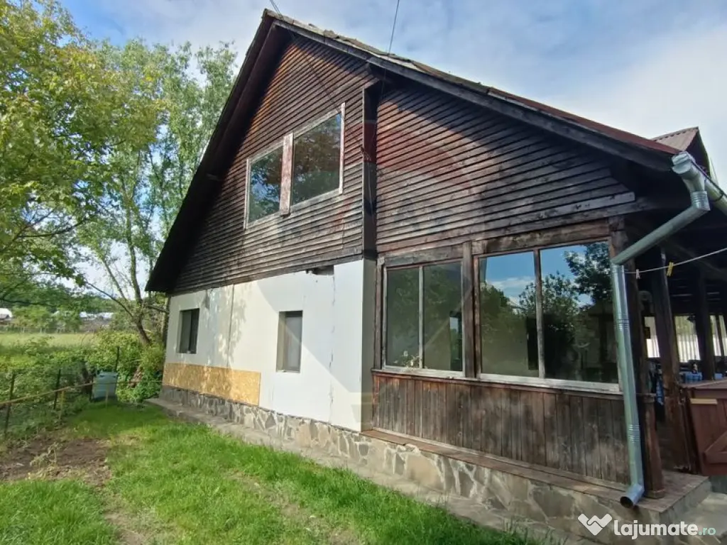 Casă de vânzare în stil vechi cu 3 camere si 3 arii î... 