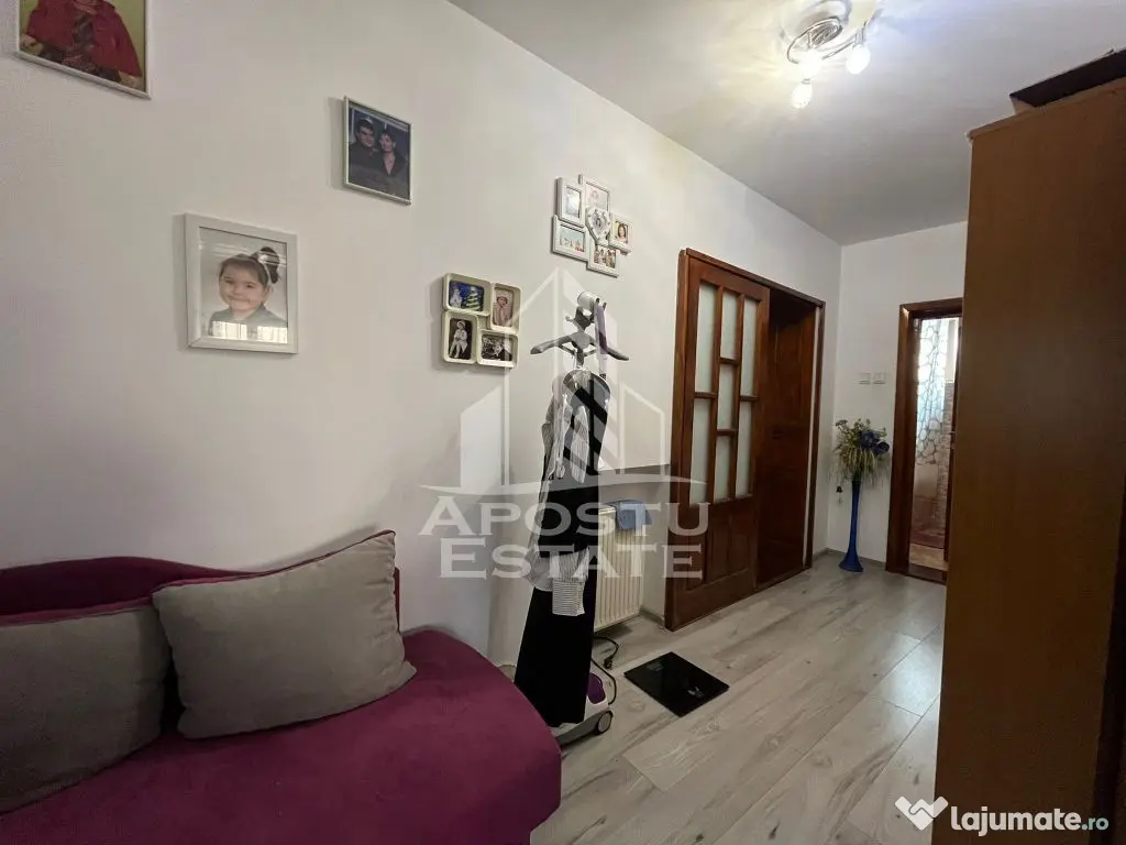 Casa individuala,3 camere, 2 bai, acces auto, garaj,teren...