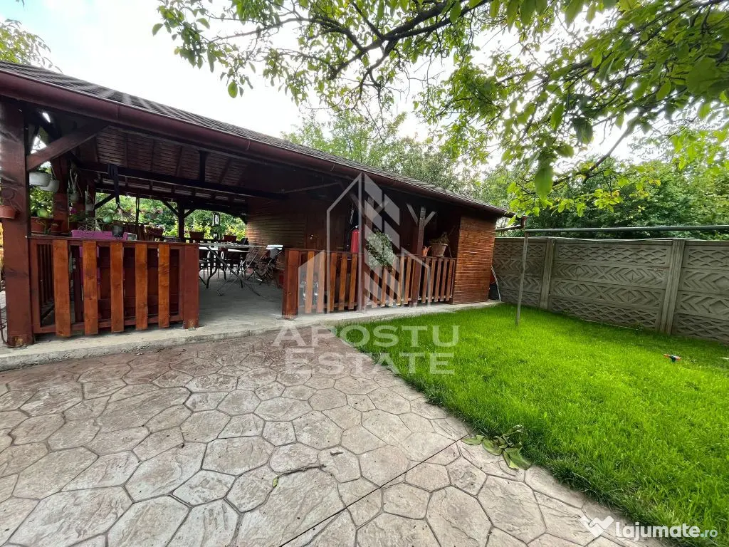 Casa individuala,3 camere, 2 bai, acces auto, garaj,teren...