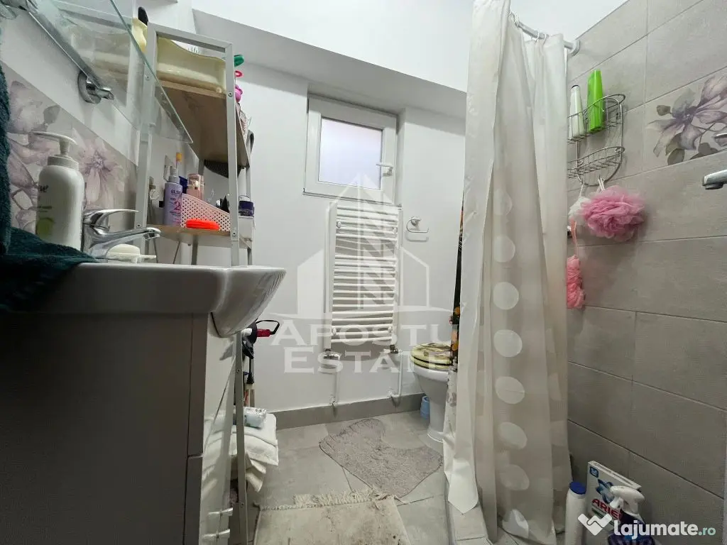 Casa individuala,3 camere, 2 bai, acces auto, garaj,teren...