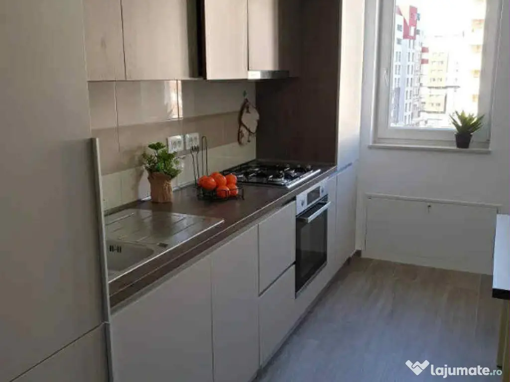 Apartament 3 camere, decomandat - zona Tractorul.