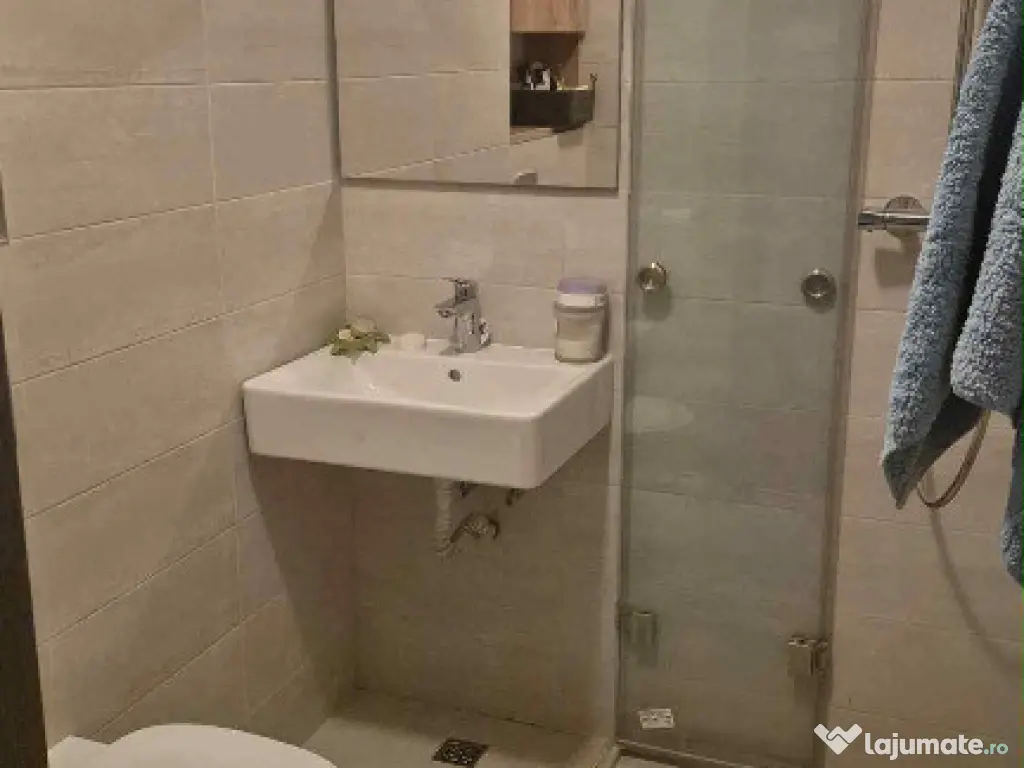 Apartament 3 camere, decomandat - zona Tractorul.