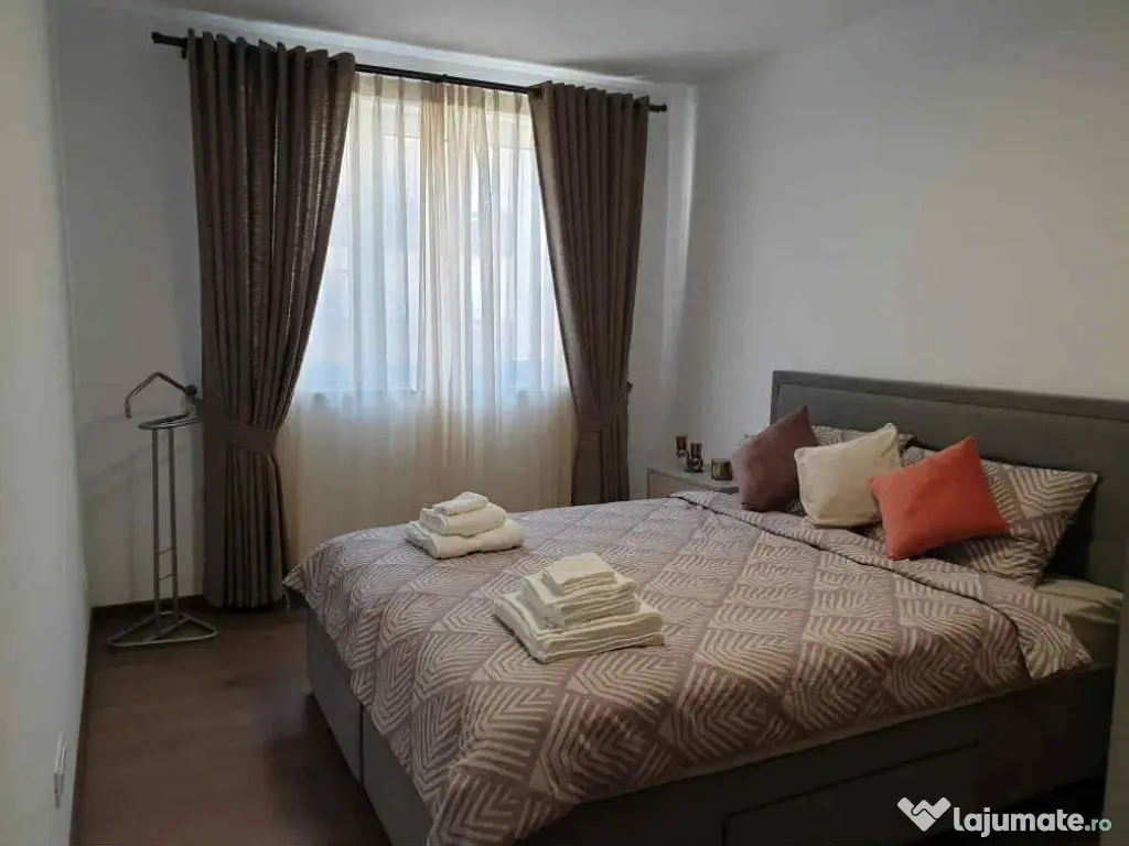 Apartament 3 camere, decomandat - zona Tractorul.