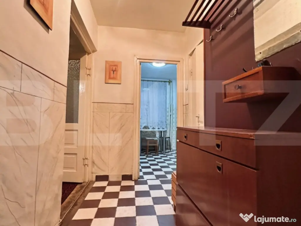 Apartament de vanzare, decomandat cu 3 camere, zona Dacia