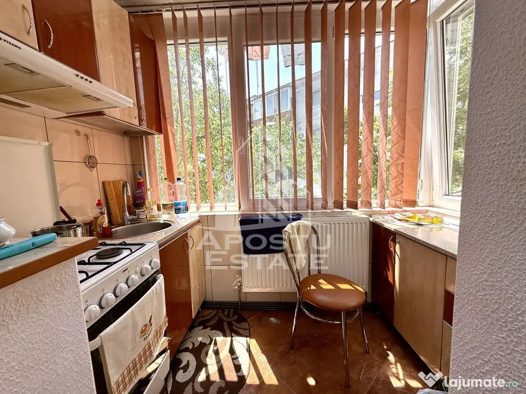 Apartament cu 2 camere, etaj 2, centrala proprie, zona Fr... 